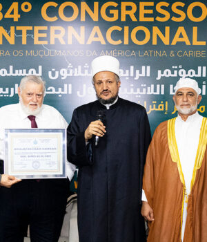Presidente do CDIAL, Ahmad Ali Saifi recebe o Título Doutor Honoris Causa Ahmad Ali Saifi recebeu o Título "Doutor Honoris Causa"