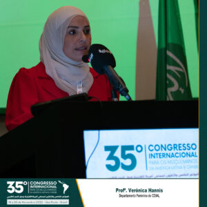 Profa. Veronica Hannis