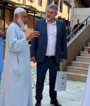 Vice-Presidente do CDIAL visita o Instituto Hamza e reforça cooperação entre instituições islâmicas em Moçambique O Vice-Presidente do CDIAL, Ziad Ahmad Saifi, realizou uma visita institucional ao Instituto Hamza, na cidade da Matola, em Moçambique. O encontro fortaleceu a cooperação entre as instituições e promoveu a troca de experiências sobre educação islâmica, formação de lideranças e desenvolvimento da comunidade muçulmana.