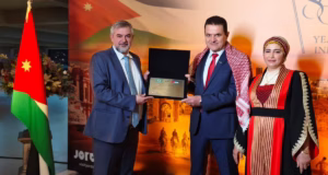 CDIAL participa das comemorações pelos 80 anos da Independência do Reino Hachemita da Jordânia em Brasília Vice-Presidente do CDIAL, Ziad Ahmad Saifi, homenageia Sua Excelência o Embaixador Dr. Maen Masadeh durante celebração dos 80 anos da Independência do Reino Hachemita da Jordânia.